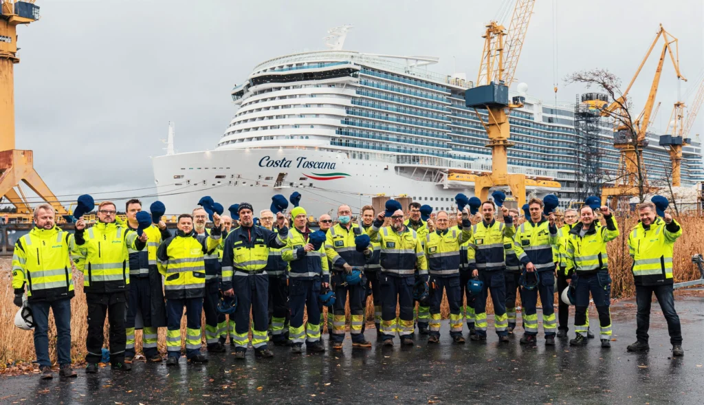 Elcoline marine services, group of people lifting caps